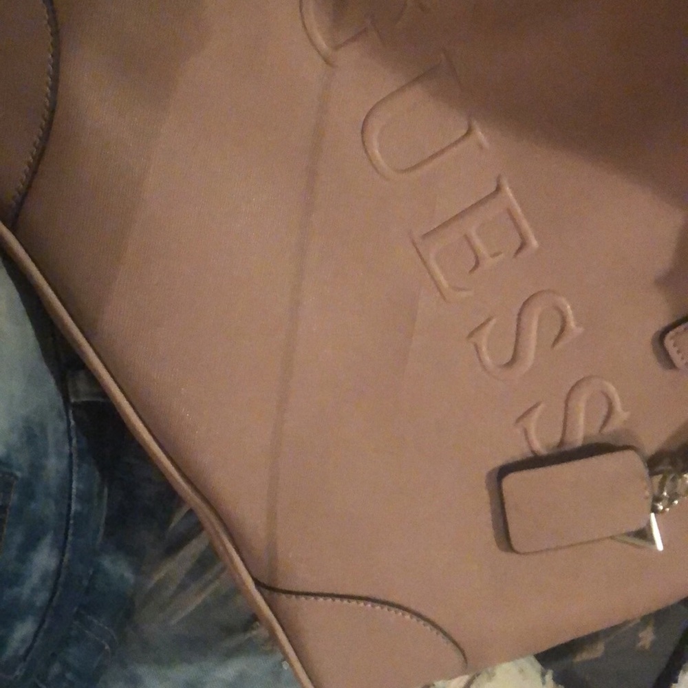 Guess tote